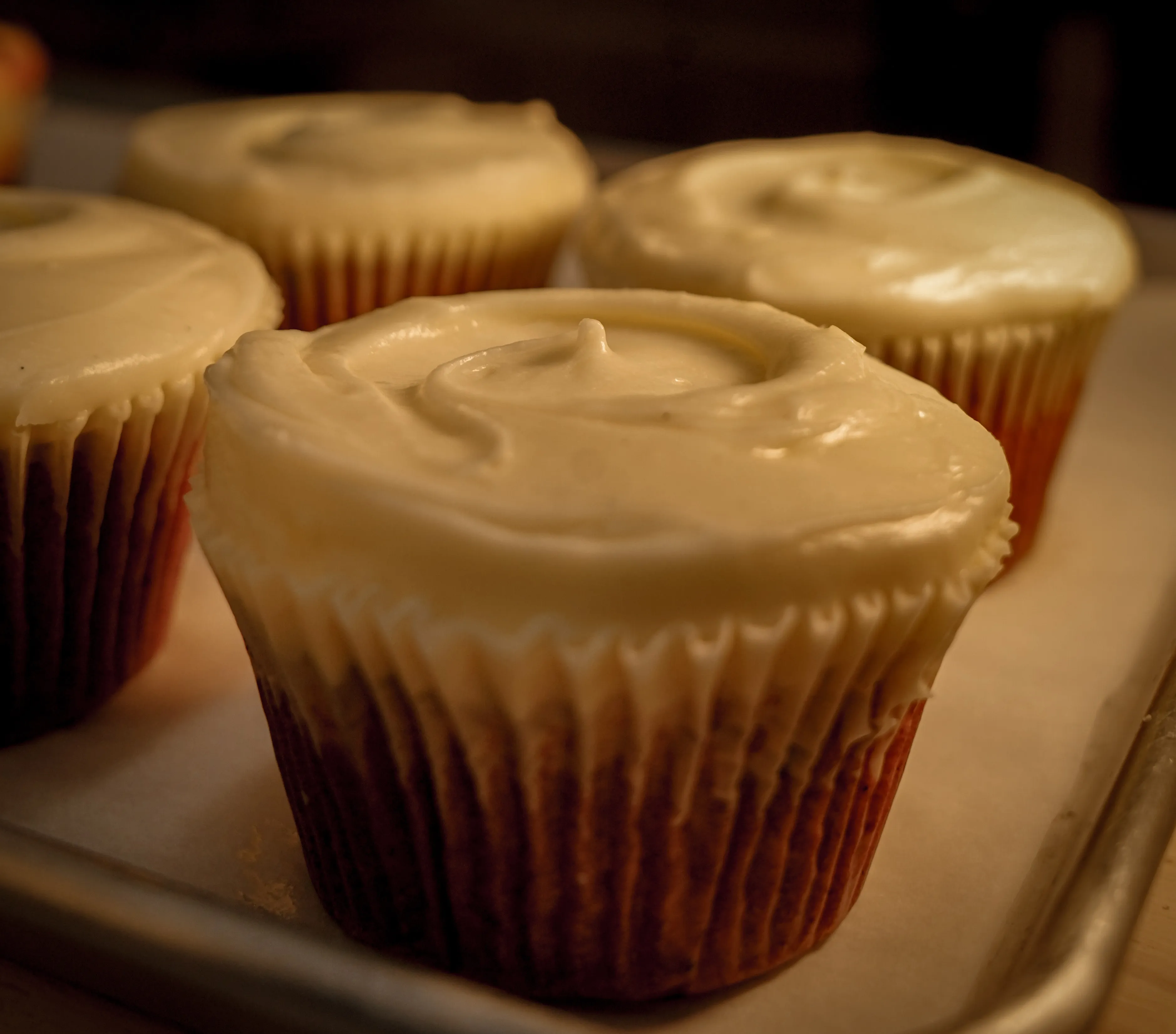 Fresh cinnamon muffins with crumb topping